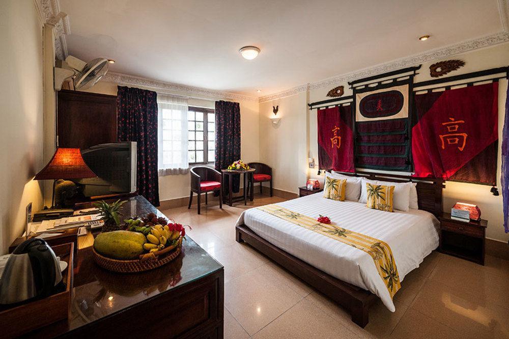Red Hibiscus Hotel Phnom Penh Exteriör bild