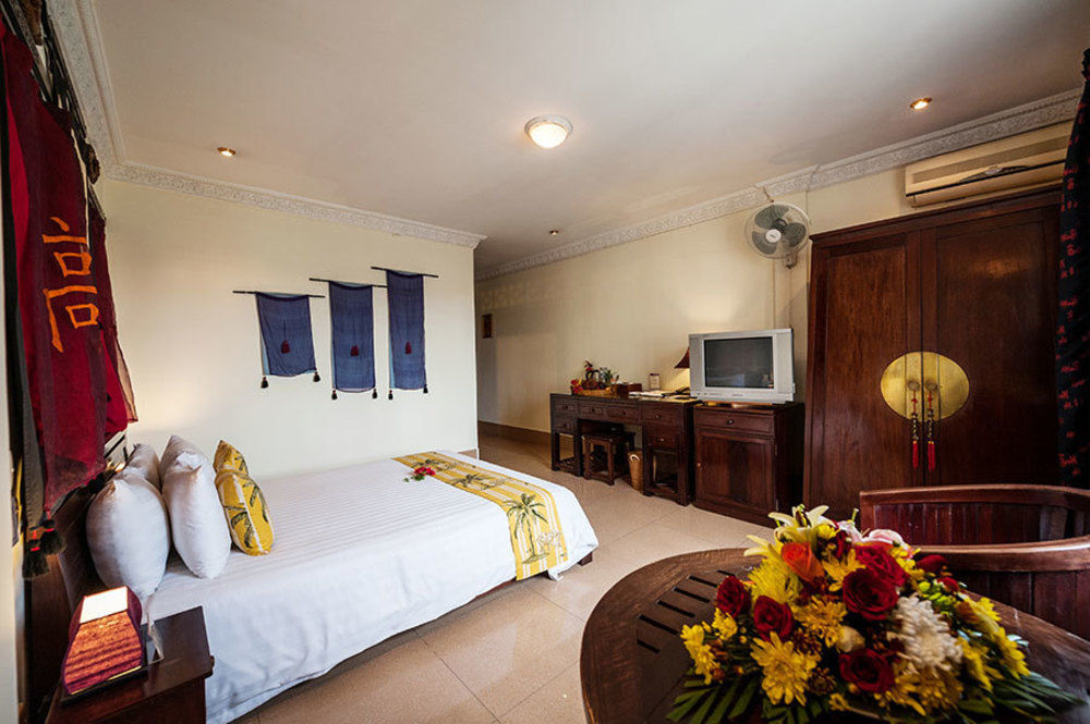 Red Hibiscus Hotel Phnom Penh Exteriör bild