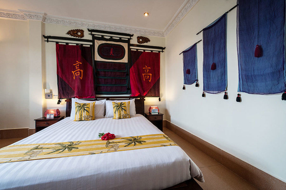 Red Hibiscus Hotel Phnom Penh Exteriör bild