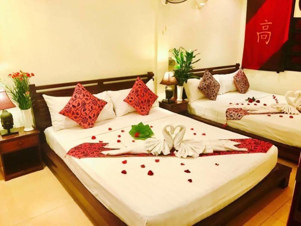 Red Hibiscus Hotel Phnom Penh Exteriör bild