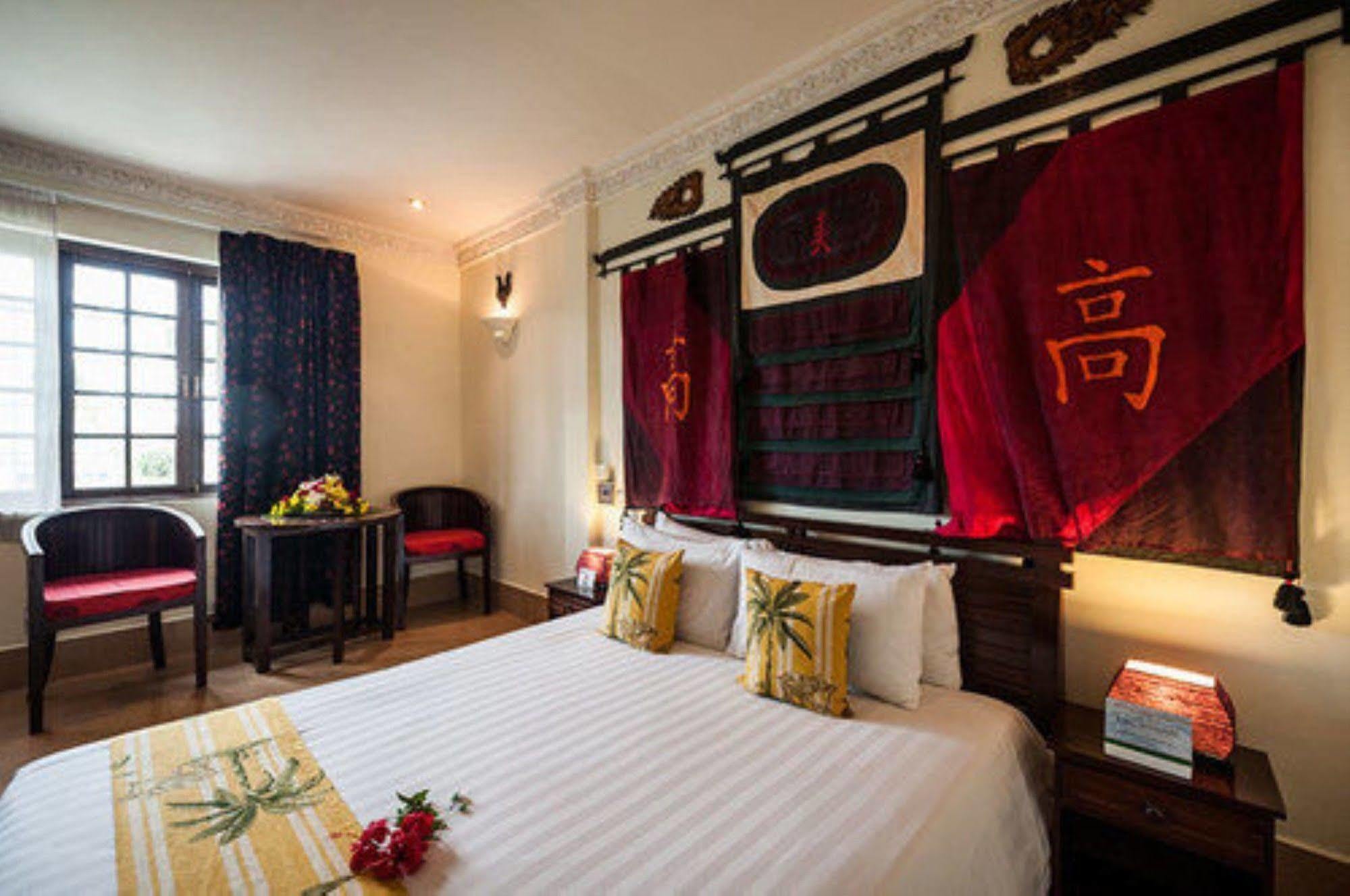 Red Hibiscus Hotel Phnom Penh Exteriör bild