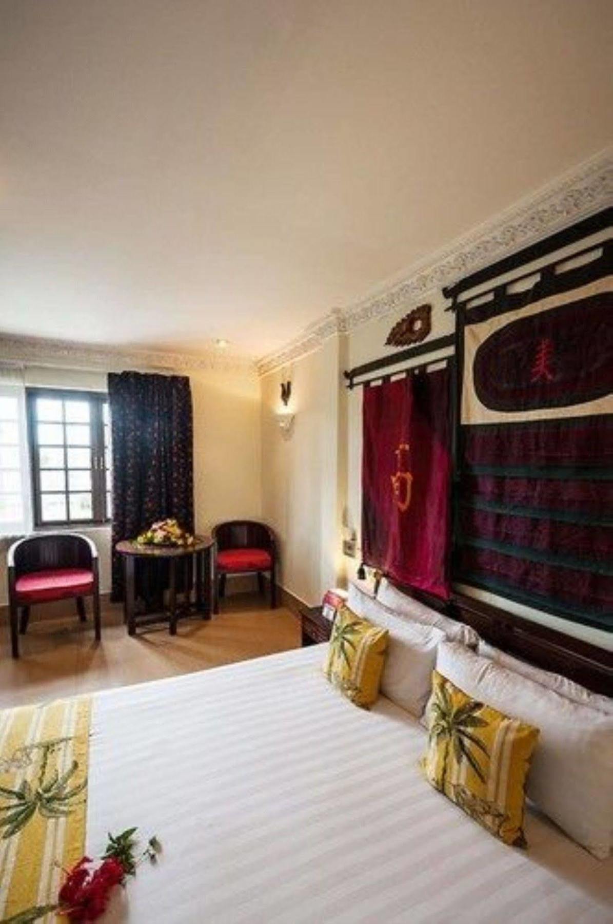 Red Hibiscus Hotel Phnom Penh Exteriör bild